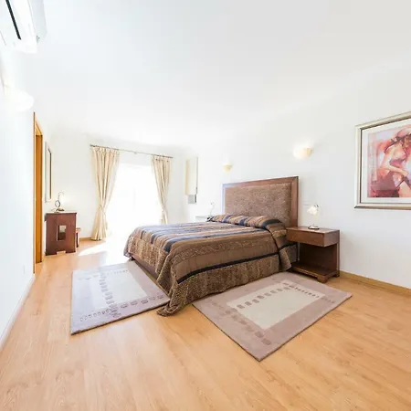Dia Villa *