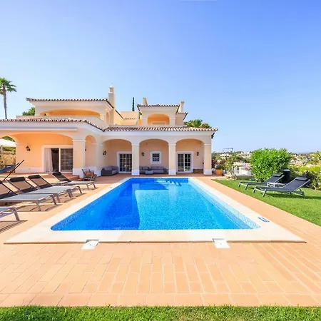 Dia Villa